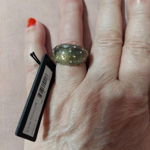 NWT Ann Taylor Smoky Gray Lucite Gold Tone Band Ring with CZs, size 7 - Picture 1 of 1